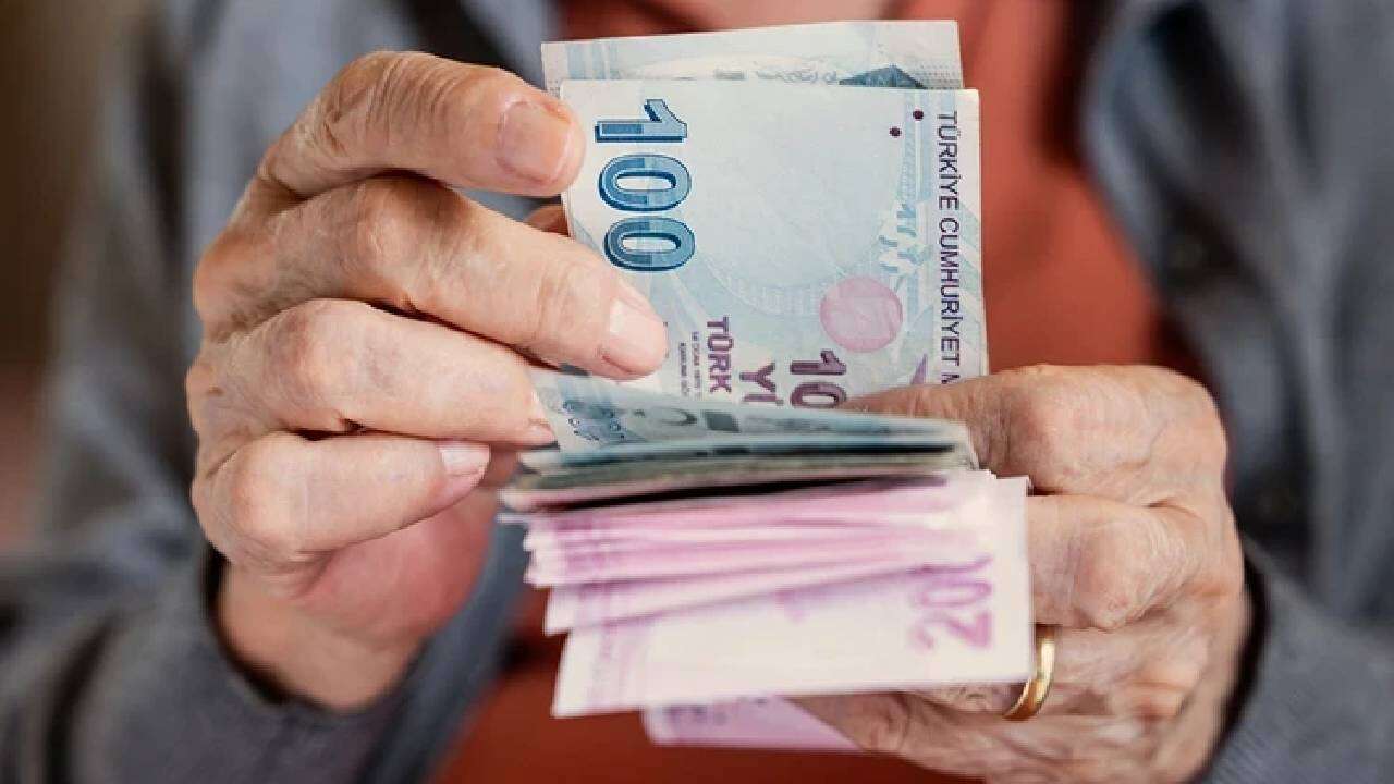 TBMM onayladı, hesaplara yatacağı gün belli oldu! En düşük emekli maaşı alanlara 3.552 TL fark ödemesi yapılacak 7